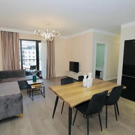 Miku - Captivating 3 Bedroom At Olympic Apartament