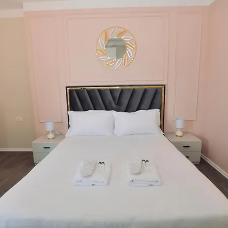 Miku - Captivating 3 Bedroom At Olympic Apartament *