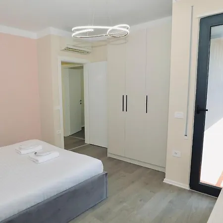 Miku - Captivating 3 Bedroom At Olympic Apartament *