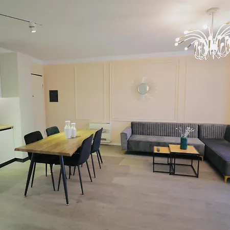 Apartment Miku - Captivating 3 Bedroom At Olympic *
