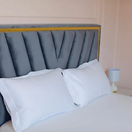 Apartament Miku - Captivating 3 Bedroom At Olympic Tirana