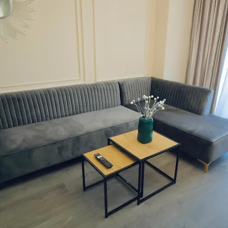 Miku - Captivating 3 Bedroom At Olympic Apartament *