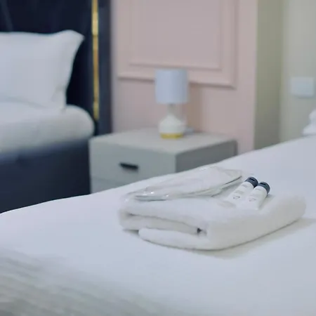 Miku - Captivating 3 Bedroom At Olympic Apartment *