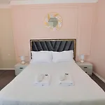Miku - Captivating 3 Bedroom At Olympic Apartament *