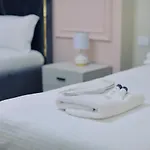 Miku - Captivating 3 Bedroom At Olympic Apartament *