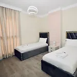 Miku - Captivating 3 Bedroom At Olympic Apartament