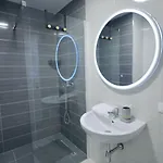 Miku - Captivating 3 Bedroom At Olympic Apartament