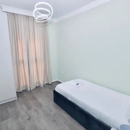Miku - Captivating 3 Bedroom At Olympic Appartement
