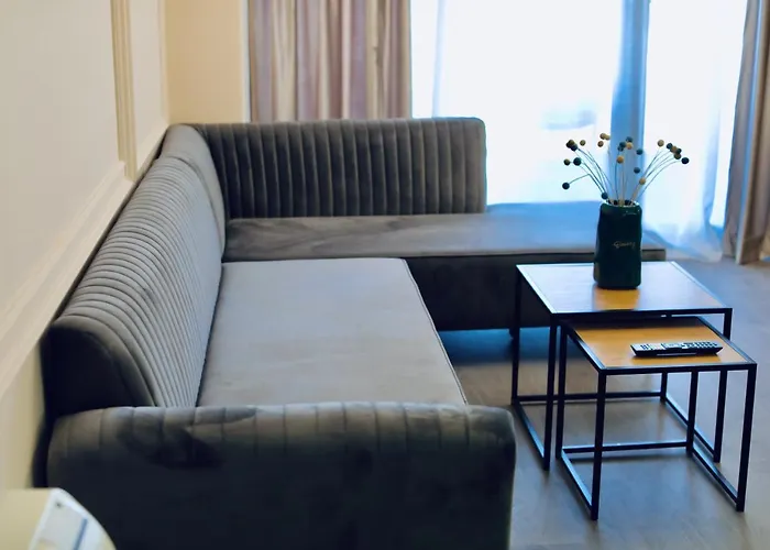 Miku - Captivating 3 Bedroom At Olympic Tirana