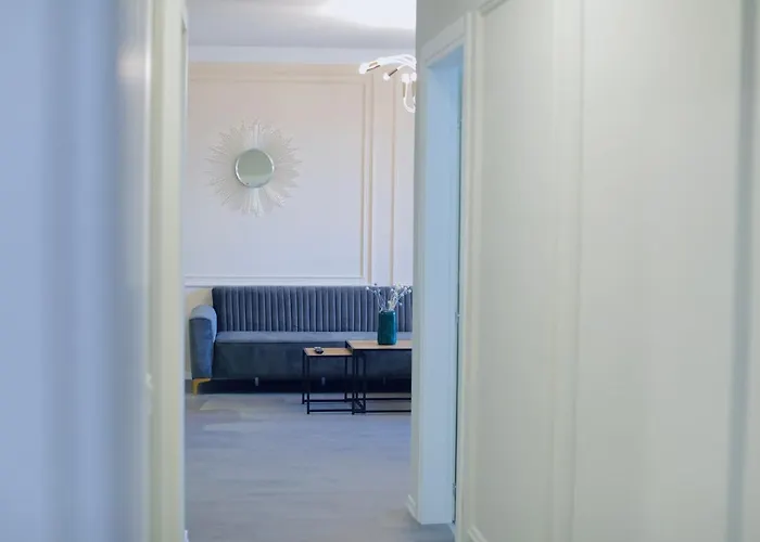 Miku - Captivating 3 Bedroom At Olympic